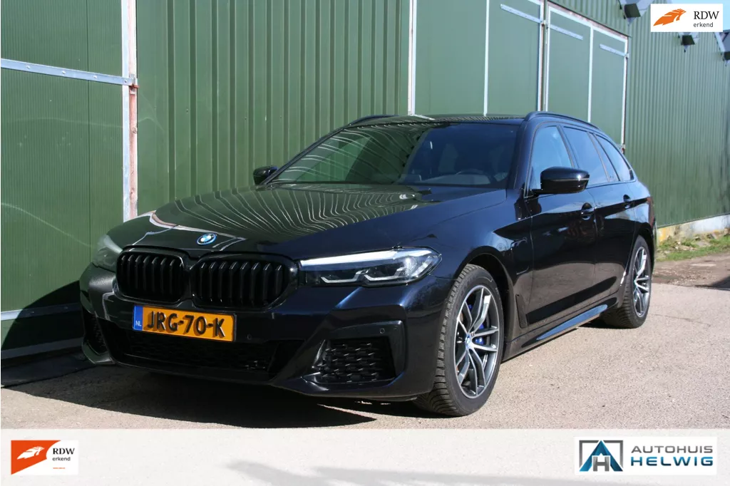 BMW 5-serie Touring 530e xDrive M-SPORT, ZWART LEER, PANORAMADAK, NAVIGATIE, CAMERA