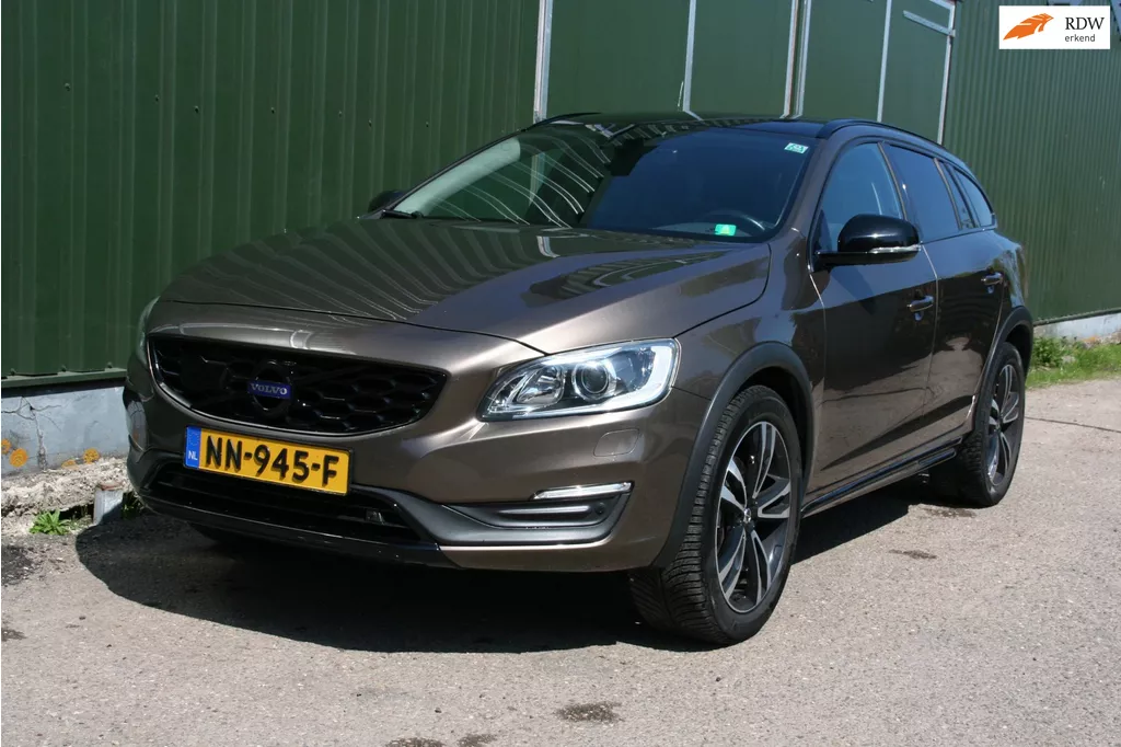 Volvo V60 Cross Country 2.0 T5 Summum R-DESIGN, LEER, NAVIGATIE, CAMERA, TREKHAAK