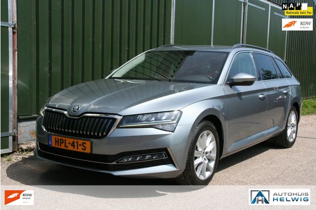 Skoda Superb Combi 1.4 TSI iV Business Edition Plus, LEER, NAVIGATIE, TREKHAAK, WINTERPAKKET Skoda Superb Combi 1.4 TSI iV Business Edition Plus, LEER, NAVIGATIE, TREKHAAK, WINTERPAKKET